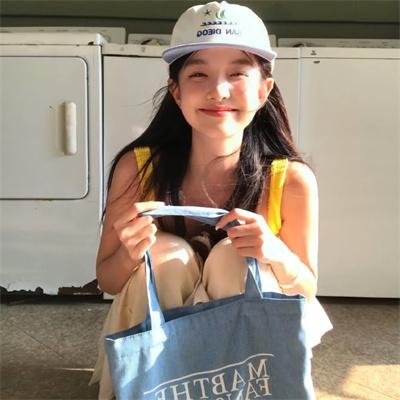 蒙娜丽莎与血月亮